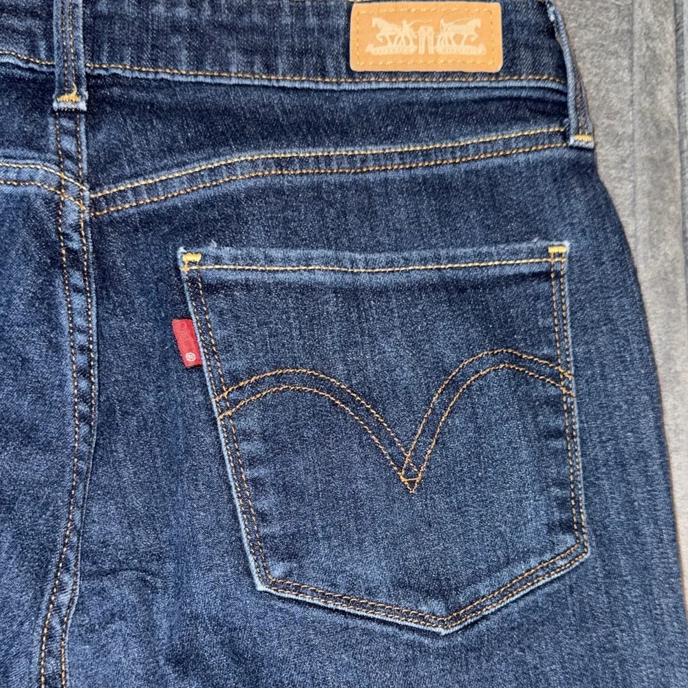Levis Strauss- Women’s Classic Blue Denim Cuffed Capris Size 6 - Picture 12 of 15